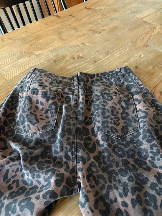 Look a like Free People barrel jeans. - Picture 3 of 4